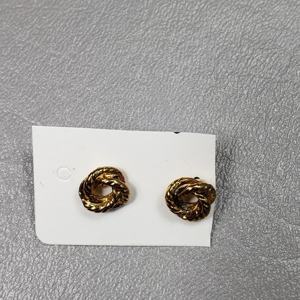 Gold colored circle earrings